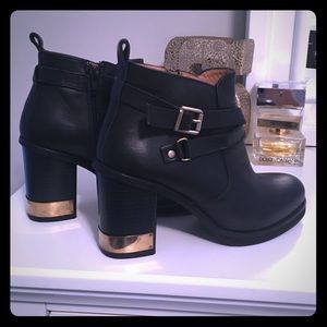 TOPSHOP modern gold heeled booties